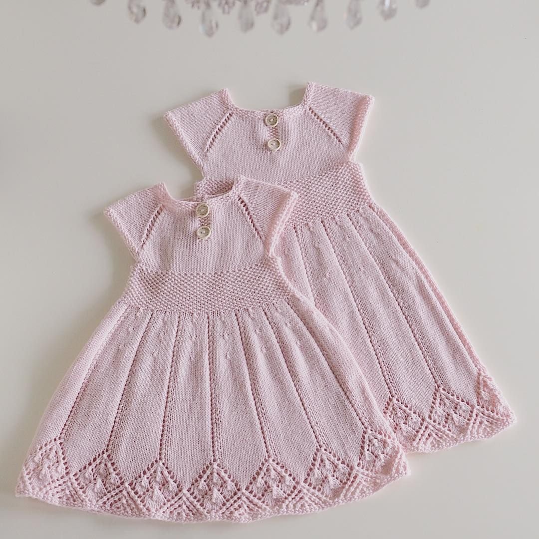 Вчзанное платье для девочки