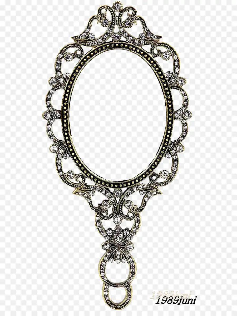 Волшебное зеркало на белом фоне