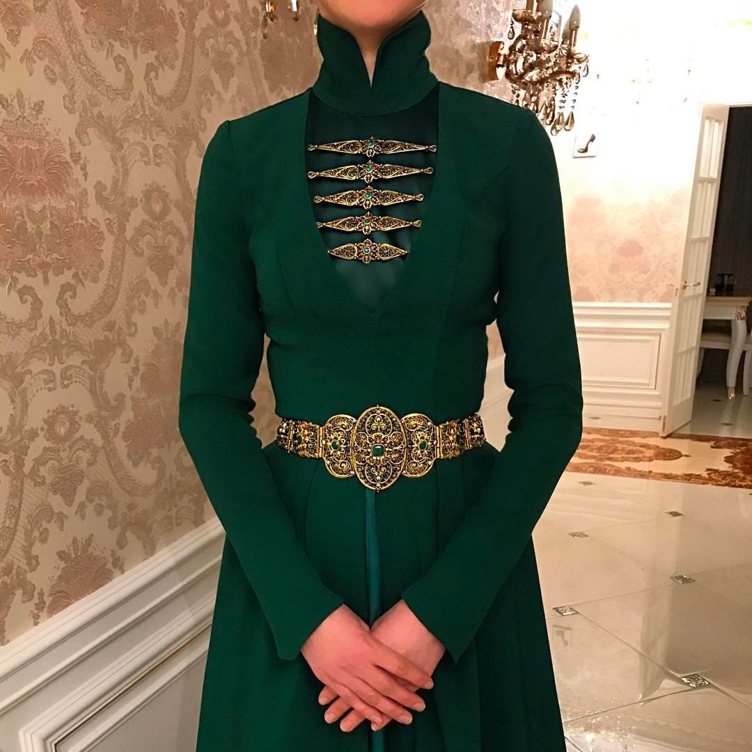 Иман Бесолова дизайнер