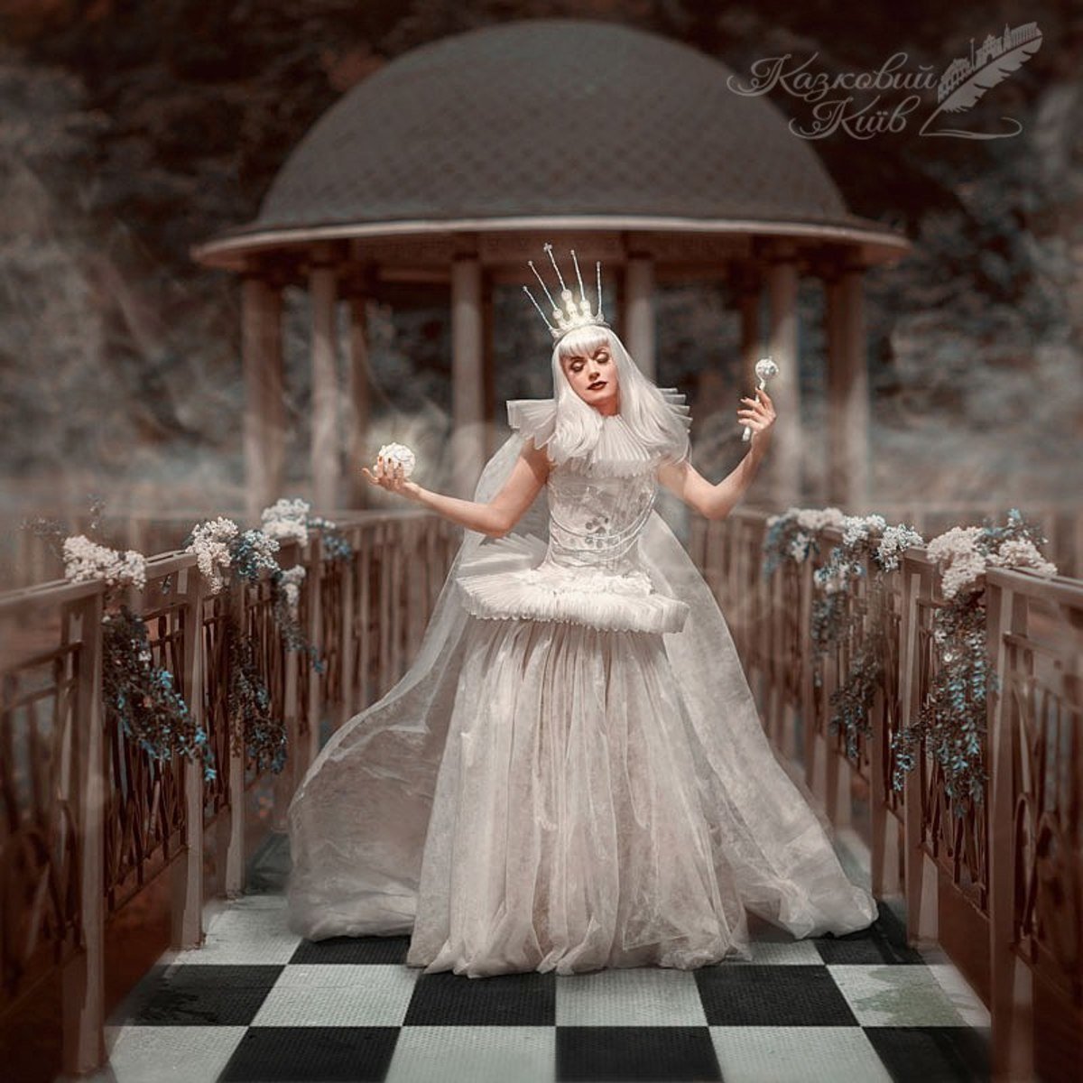 Белая Королева Алиса в стране чудес