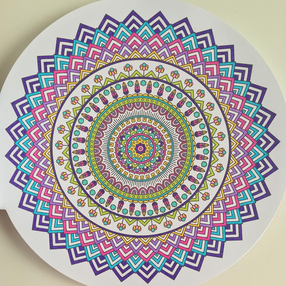Неоновая Мандала Раскрашенная