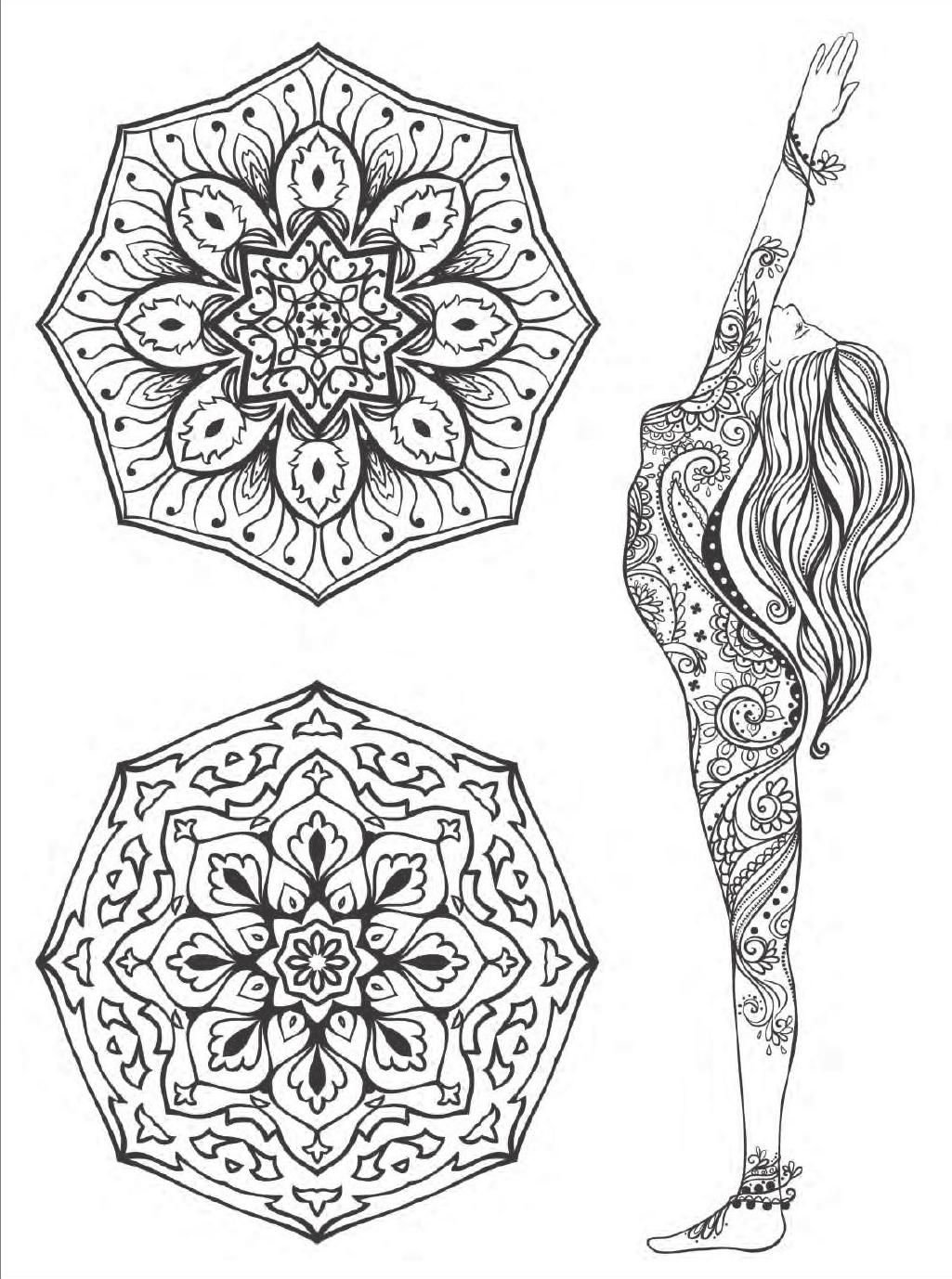 Девушка в позе лотоса