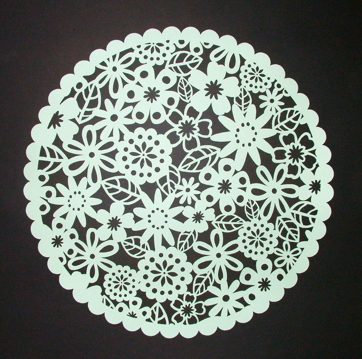 Ажурная салфетка для вырезания