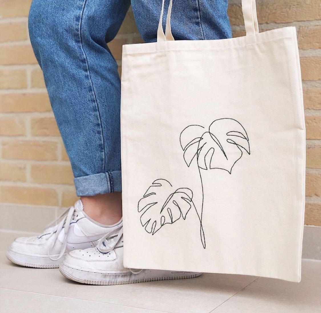 Наклейка кот выглядывает