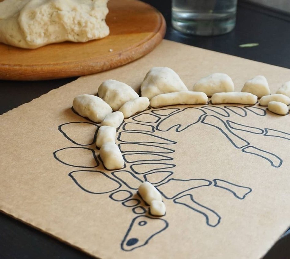 Динозавр из соленого теста