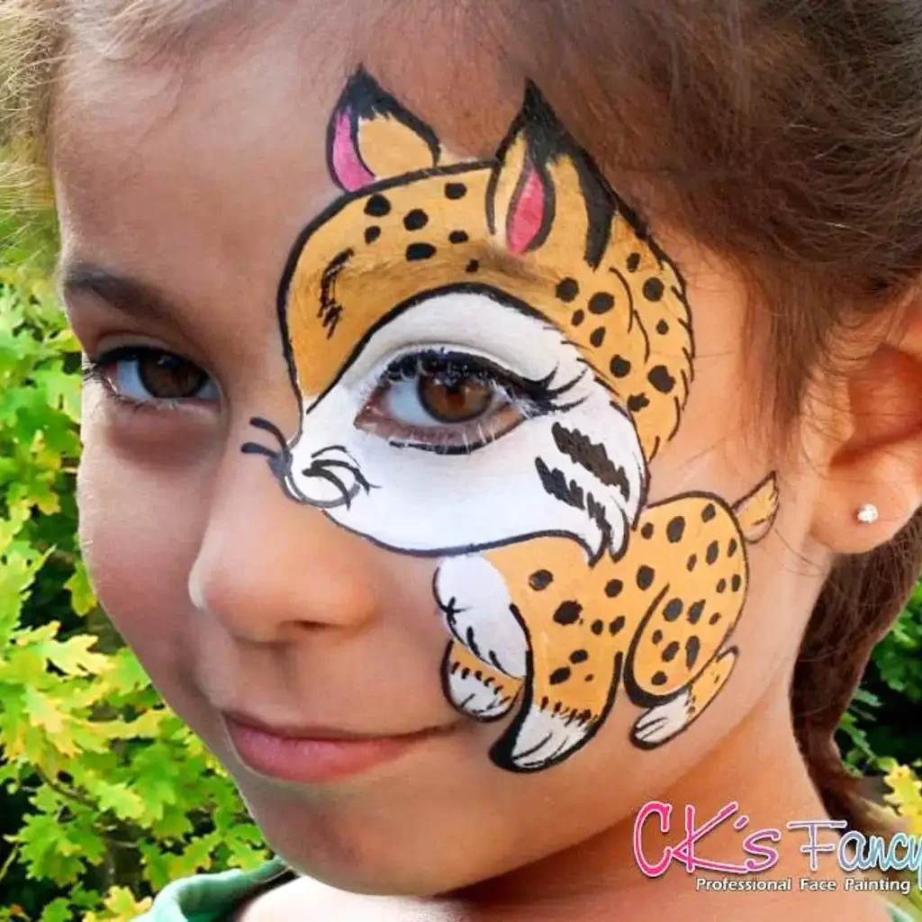 Аквагрим кошечка на щеке