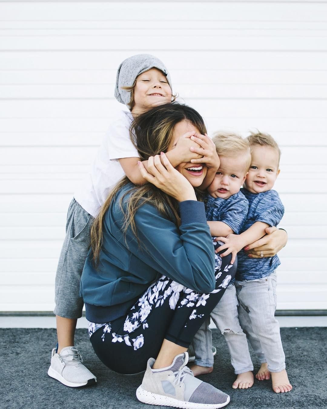 Стильная мамочка с ребенком