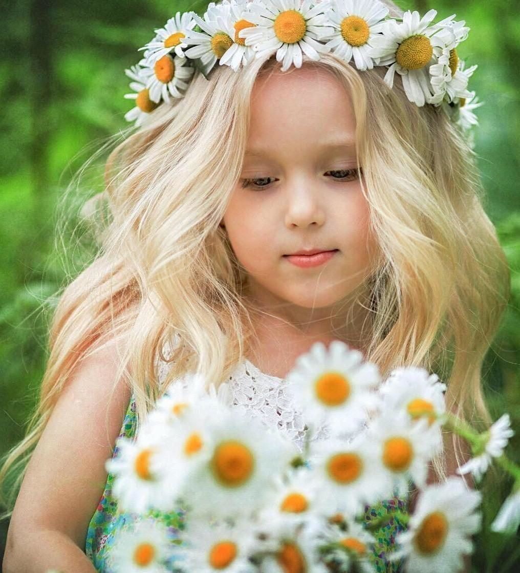Девочка в ромашках