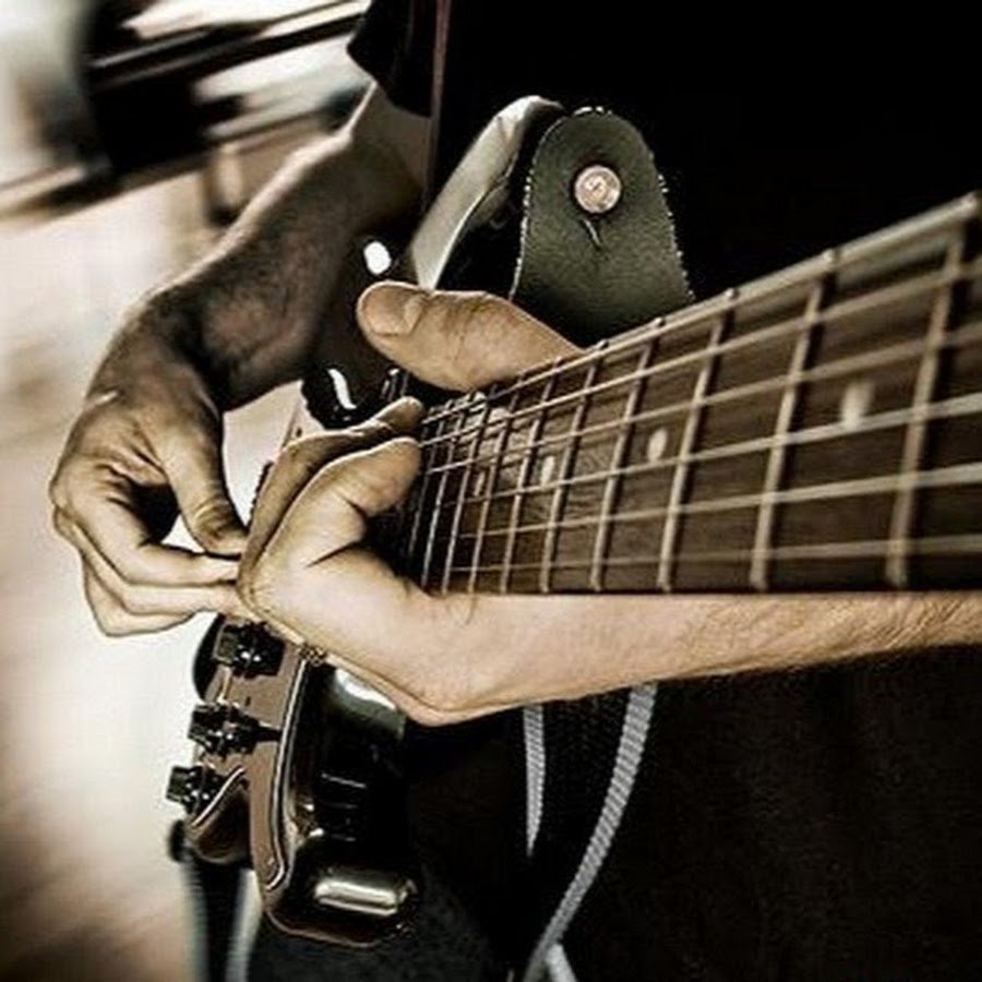 Гитара на черном фоне