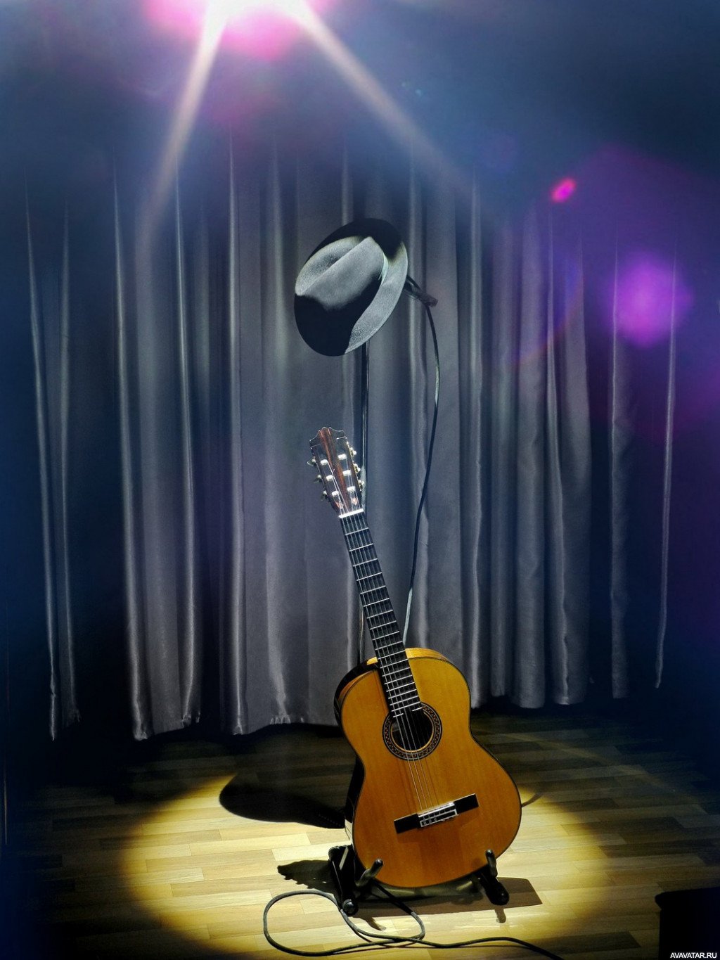 Электрогитара в руках