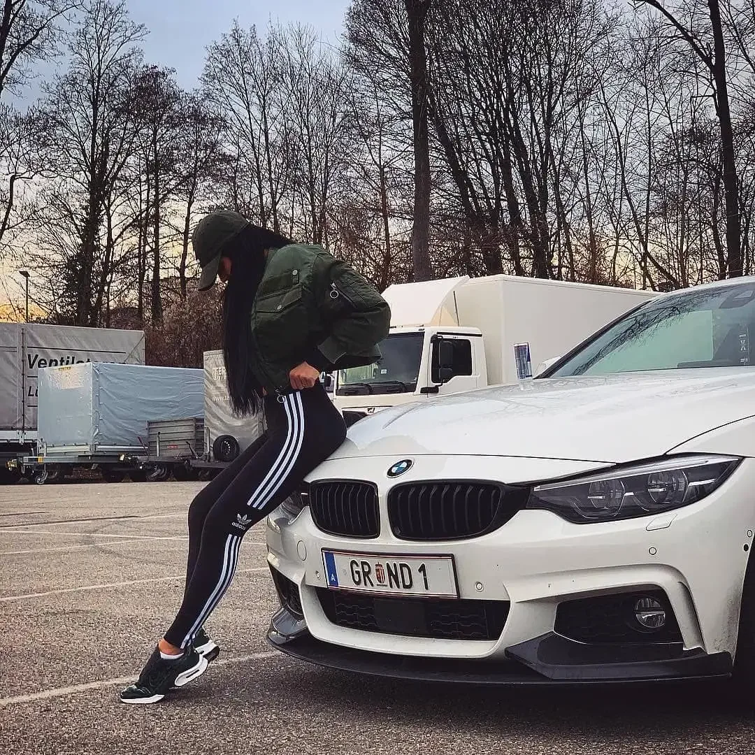 Золотой Рендж Ровер спорт