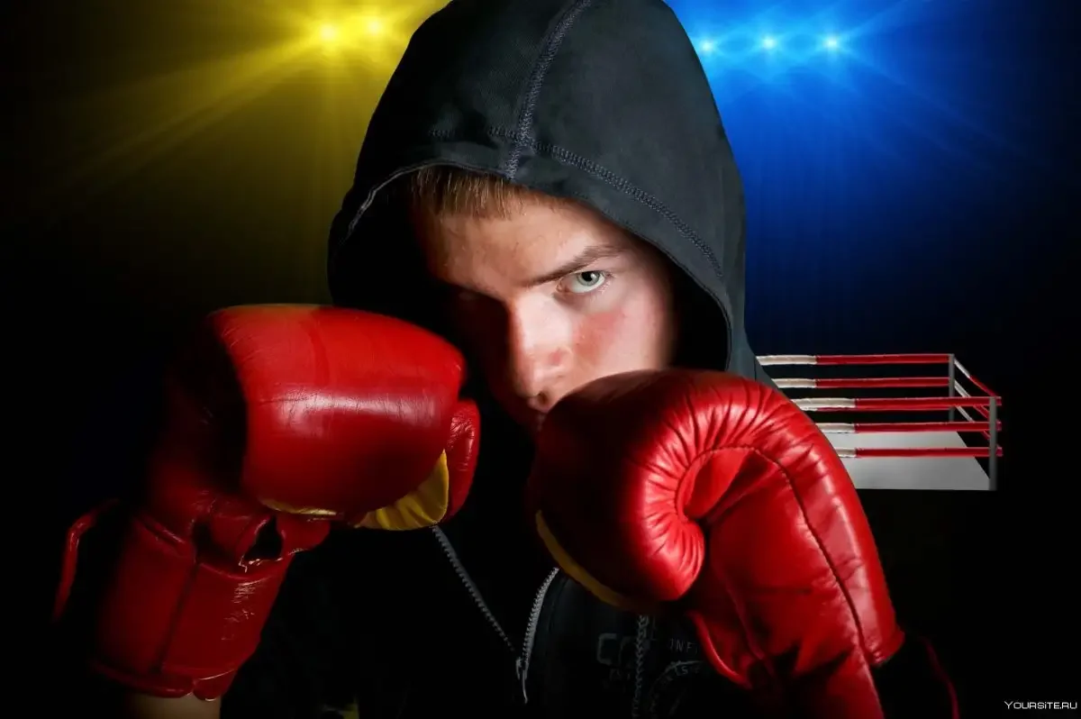 Капюшоне в перчатках