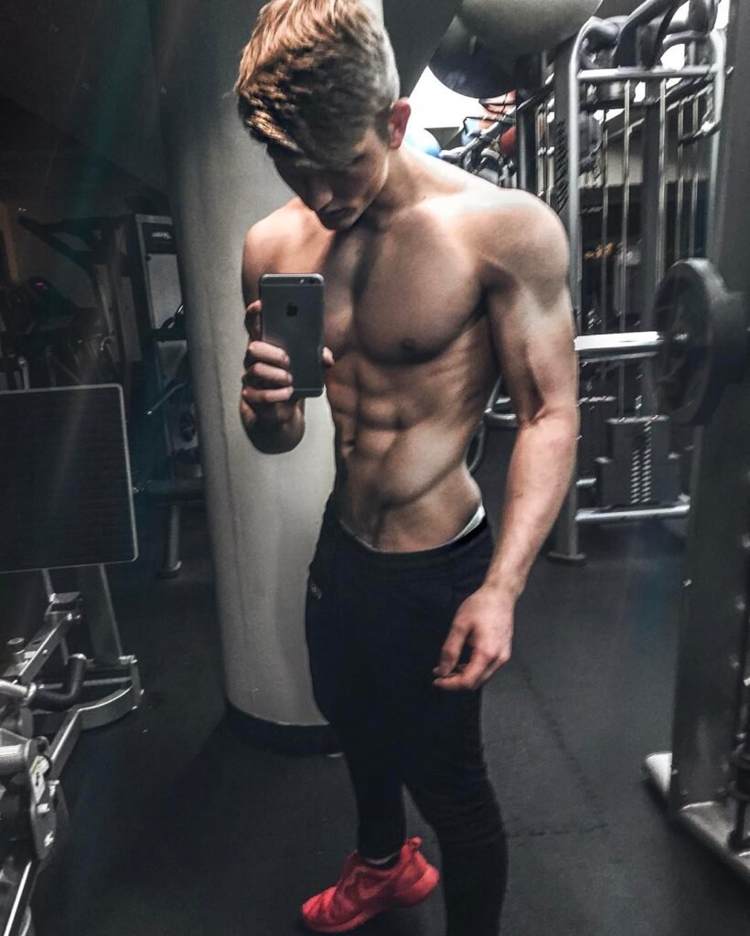 Спортивные парни селфи