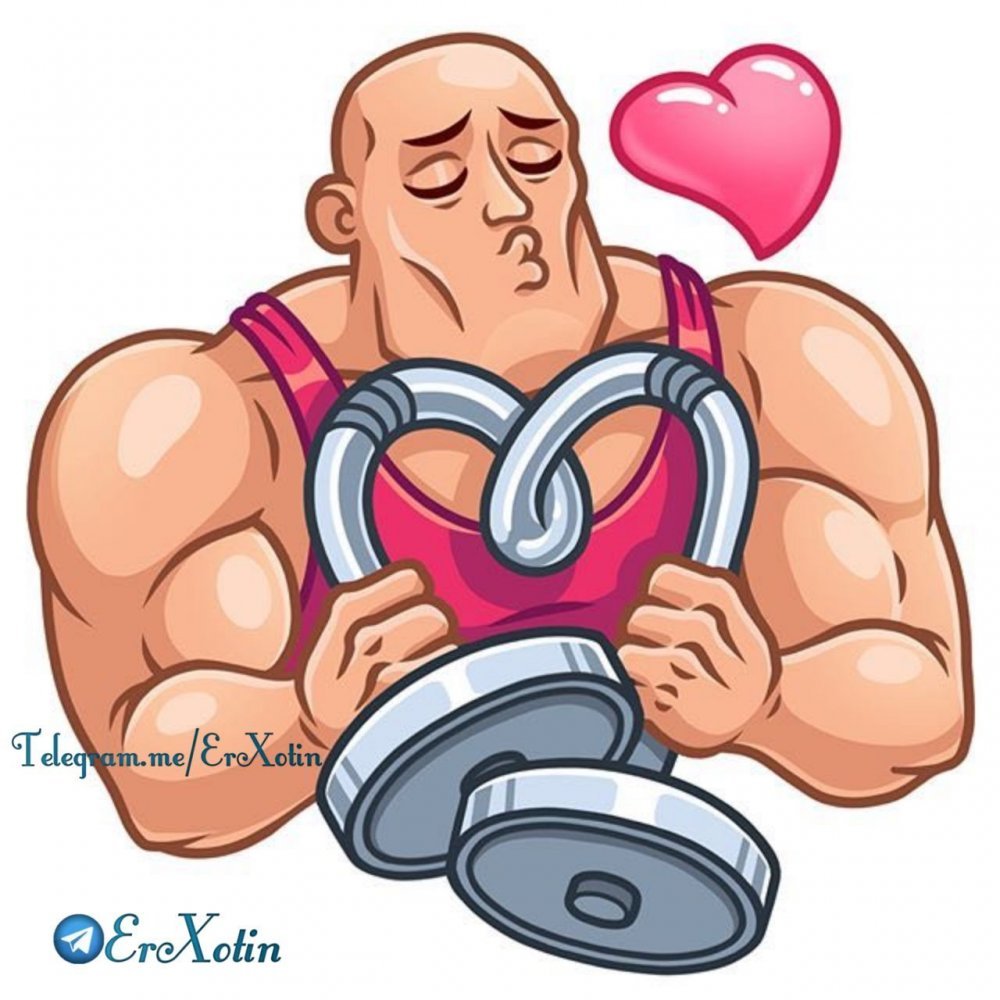 Накаченный мужчина в очках