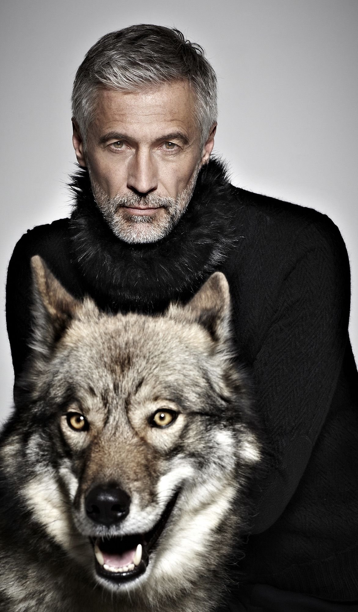 Мужское жив. Andreas von Tempelhoff. Мужчина волк. Мужской портрет с волком. Фотосессия мужчина с волком.