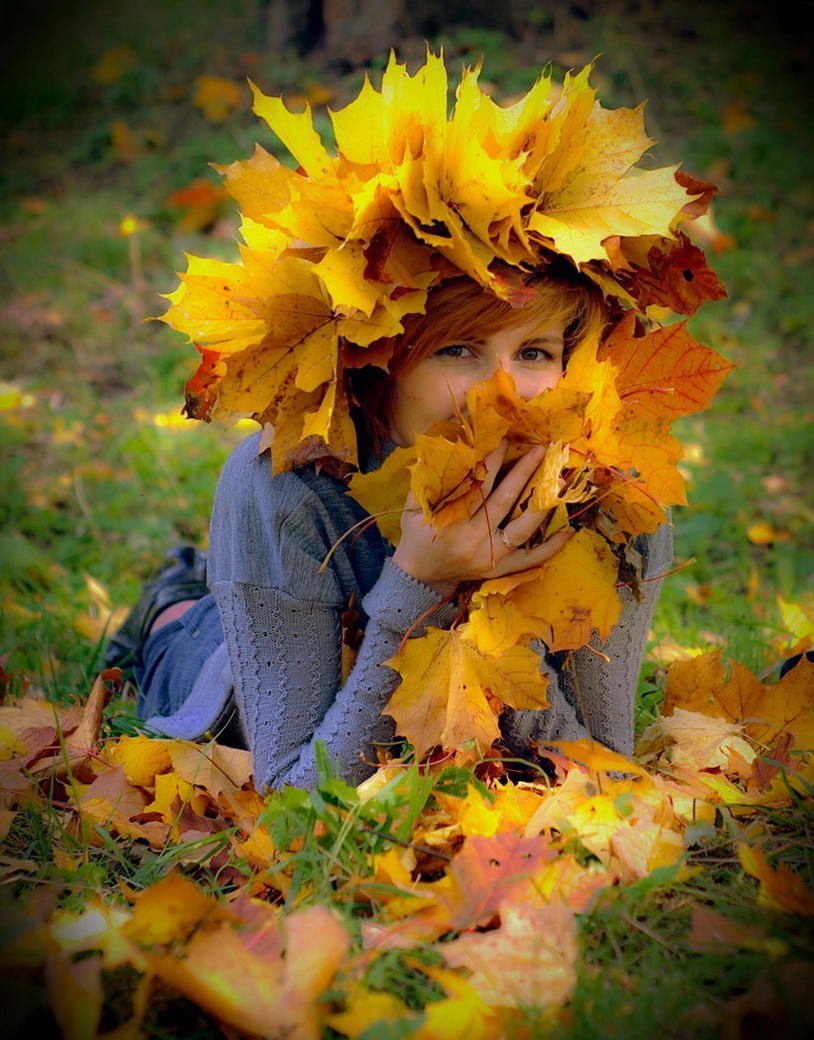 Фотосессия в листве осенью