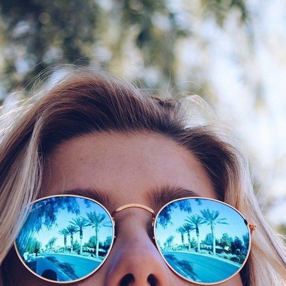 Девушка в шляпе