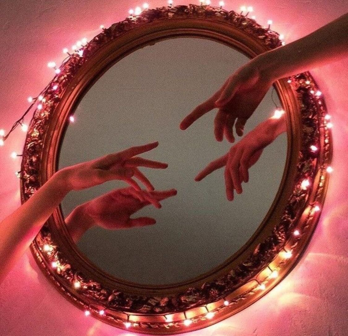 Мультяшная девочка в очках