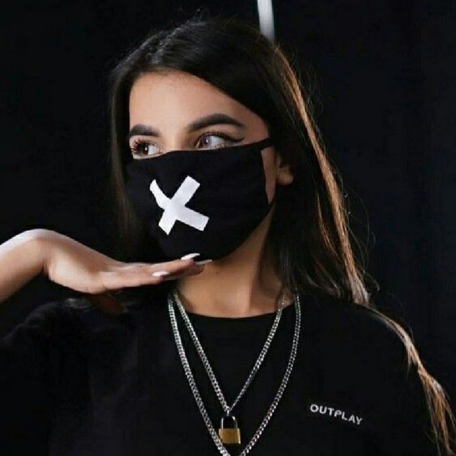 Амина тендерлибае в маске