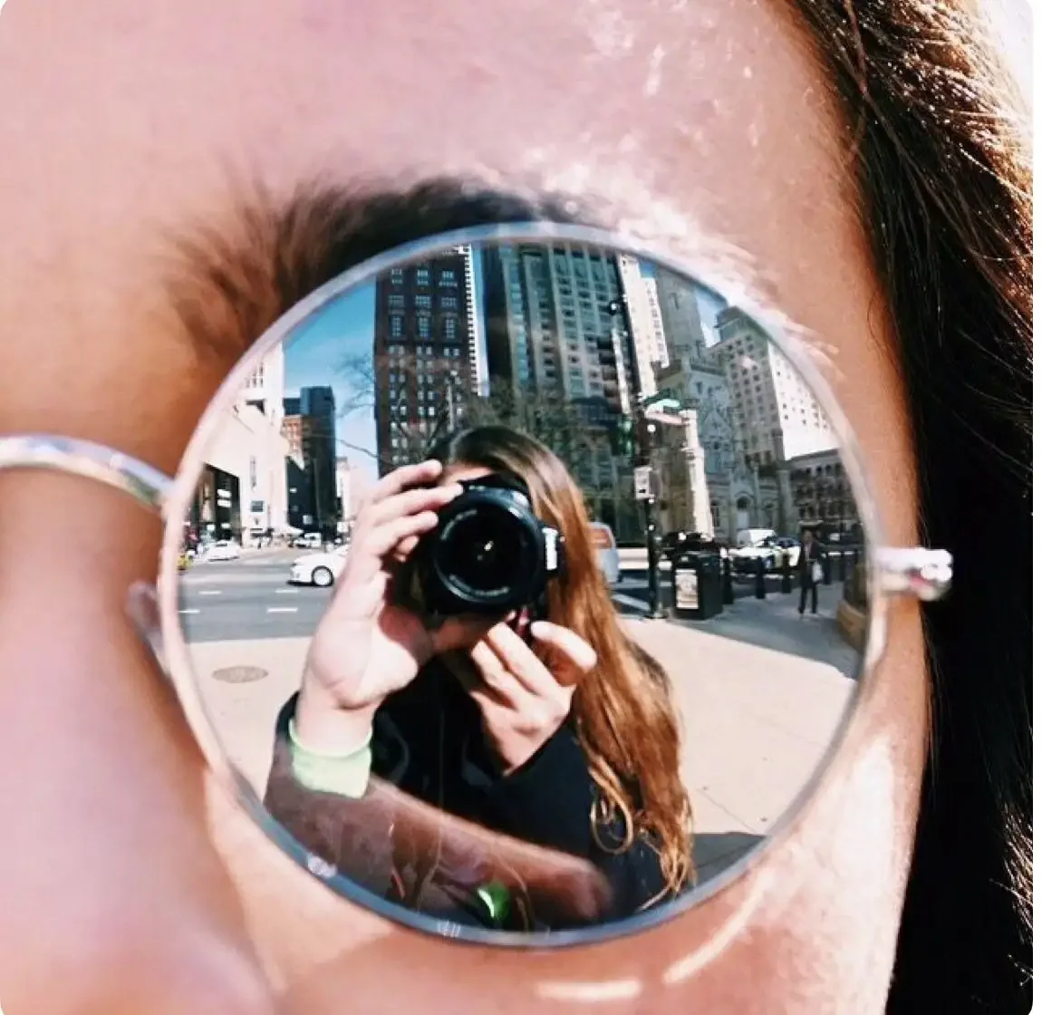 Девушка с айфоном