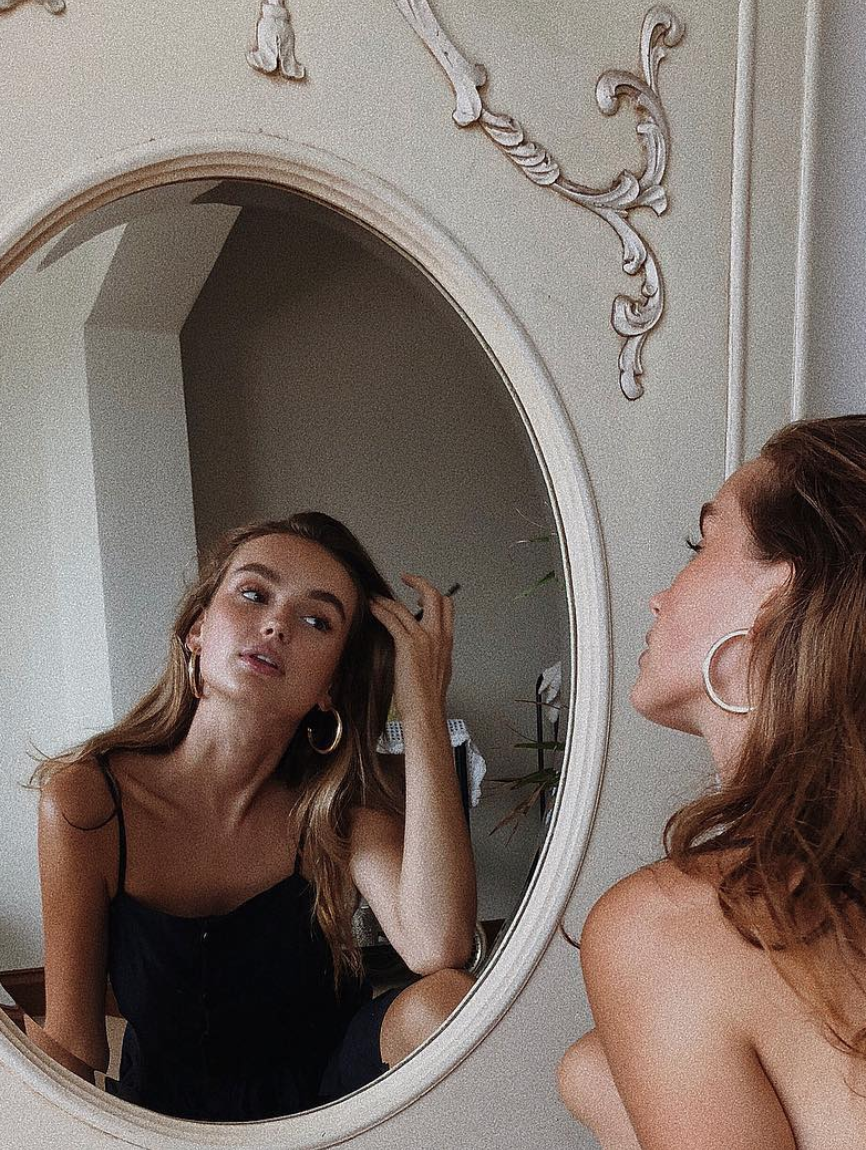 Отражение в зеркале мистика