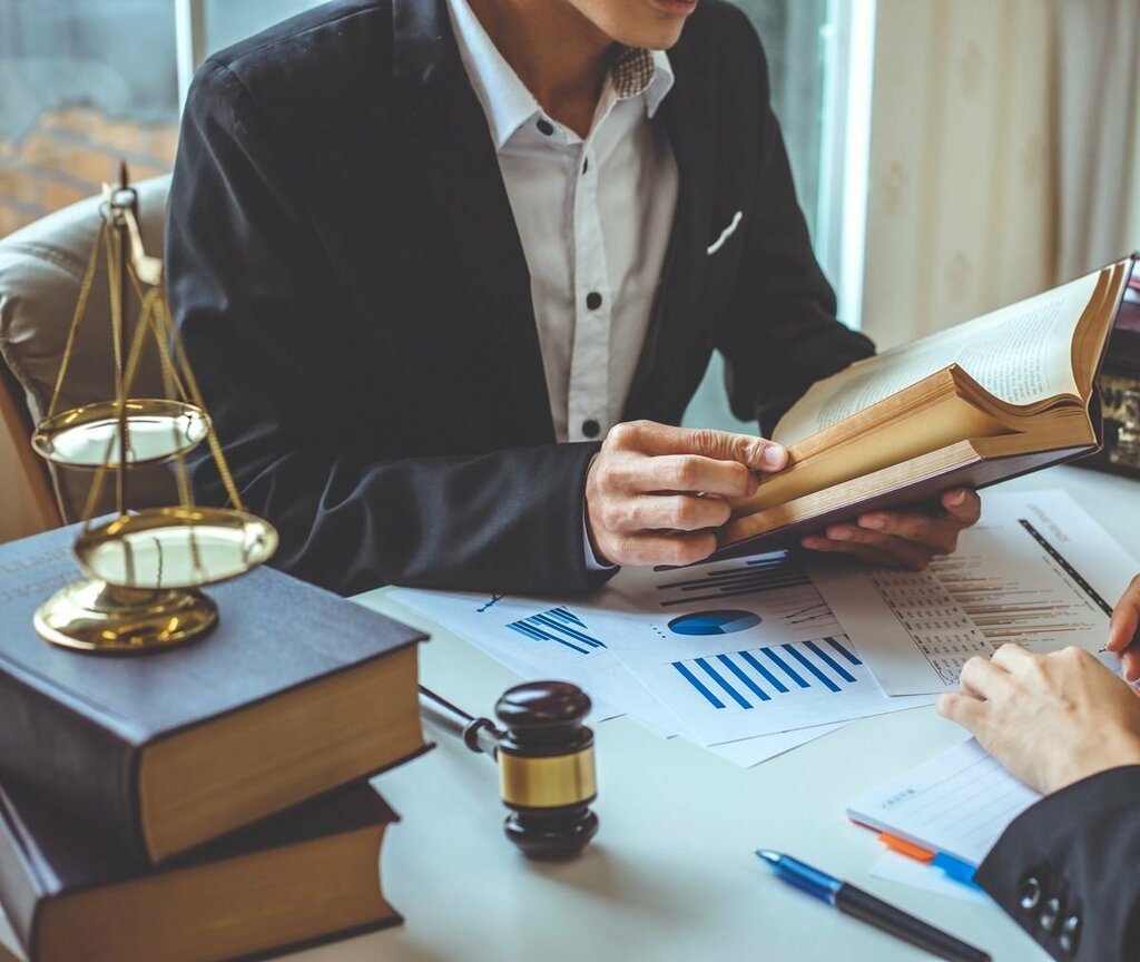 Мужчина в офисе