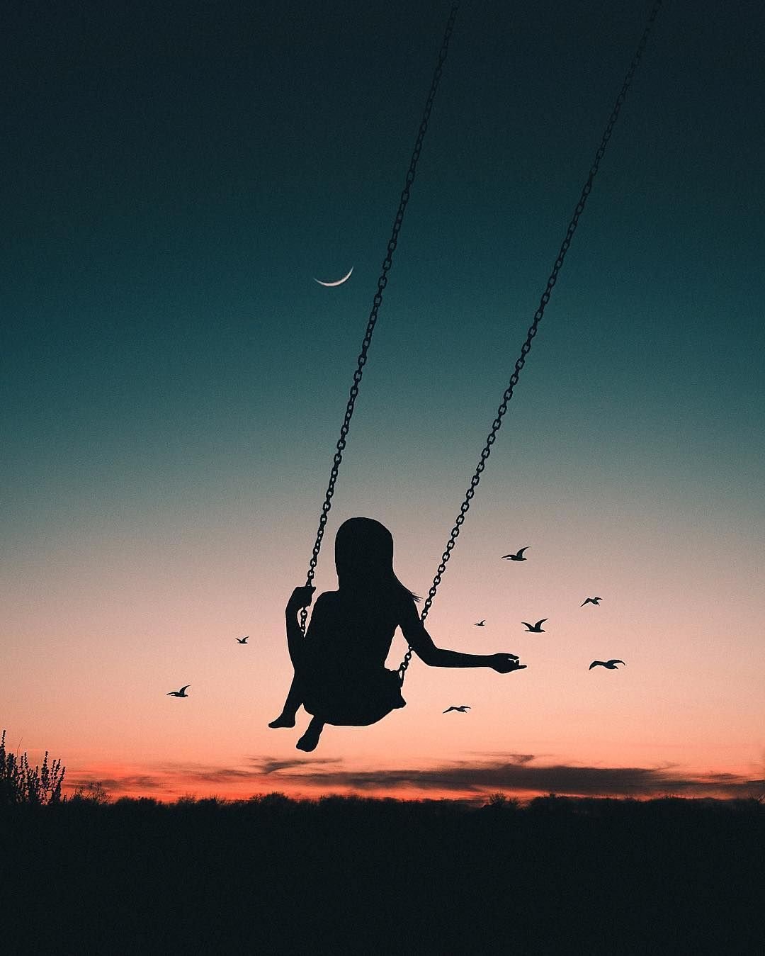 Девушка на качелях