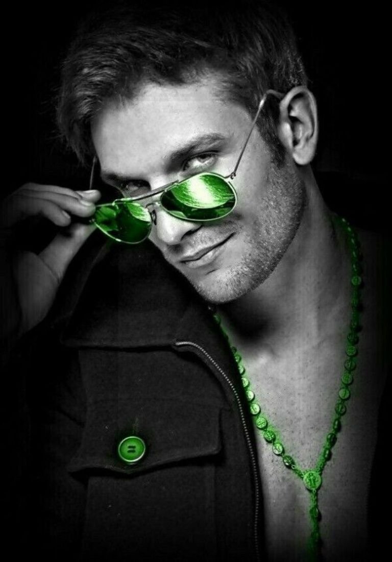 Красавчик в очках