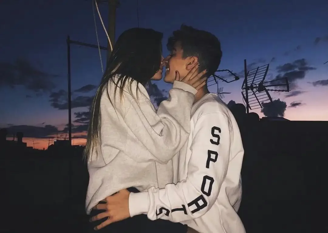 Слхра парень и девушка