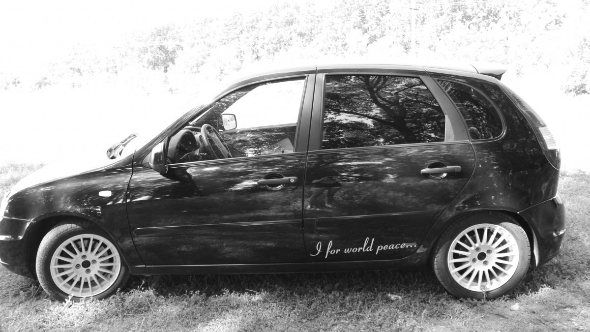 Lada Kalina и девушка