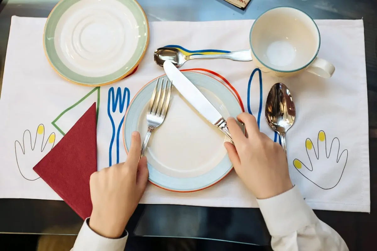 Сервировка стола для детей