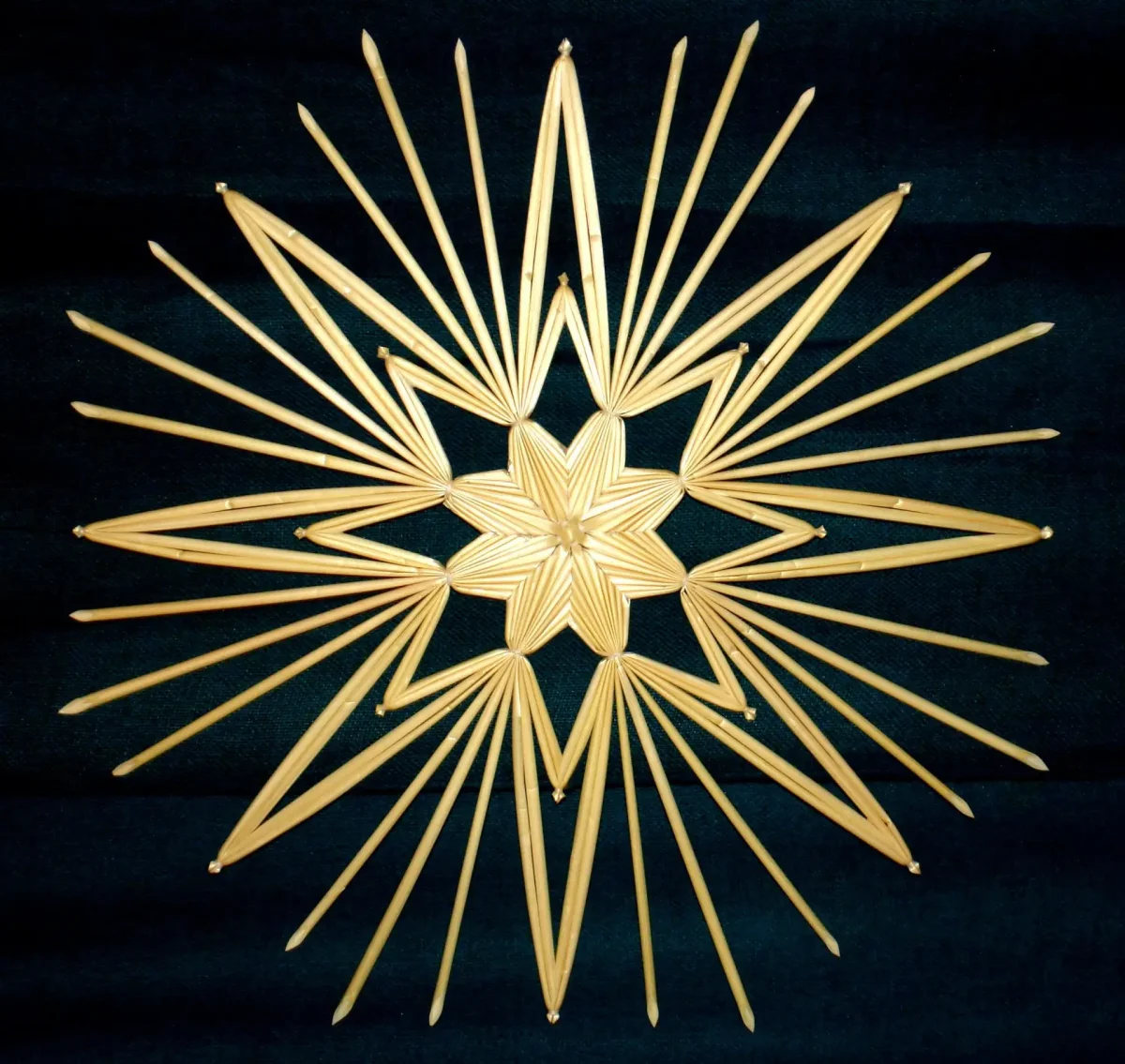 Декоративное панно из соломки