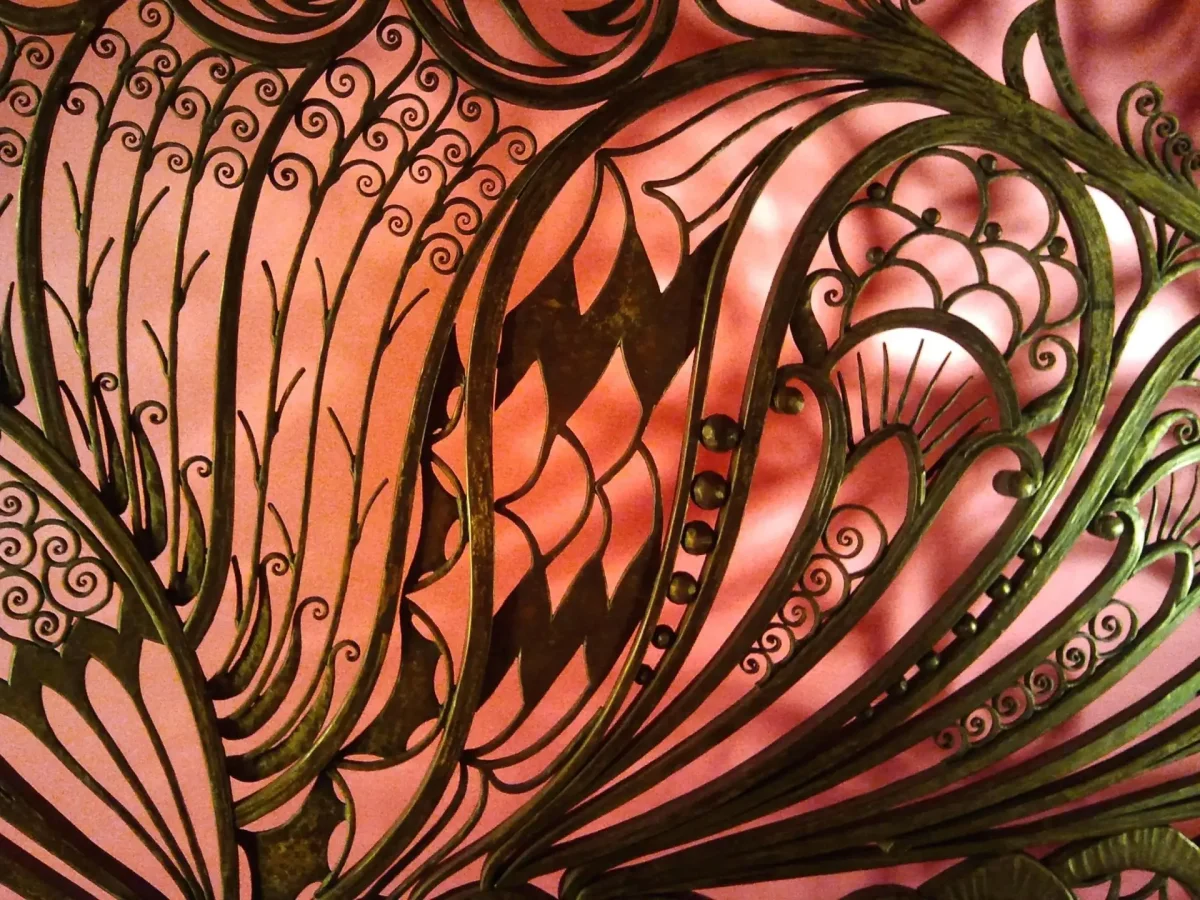 Золотой орнамент в стиле Модерн