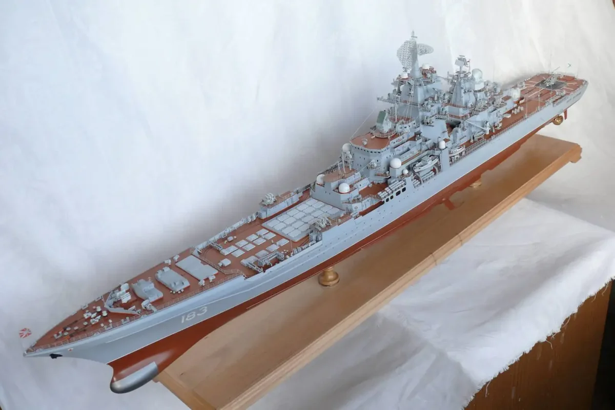 Модель крейсера проекта 1144 Орлан Адмирал Нахимов