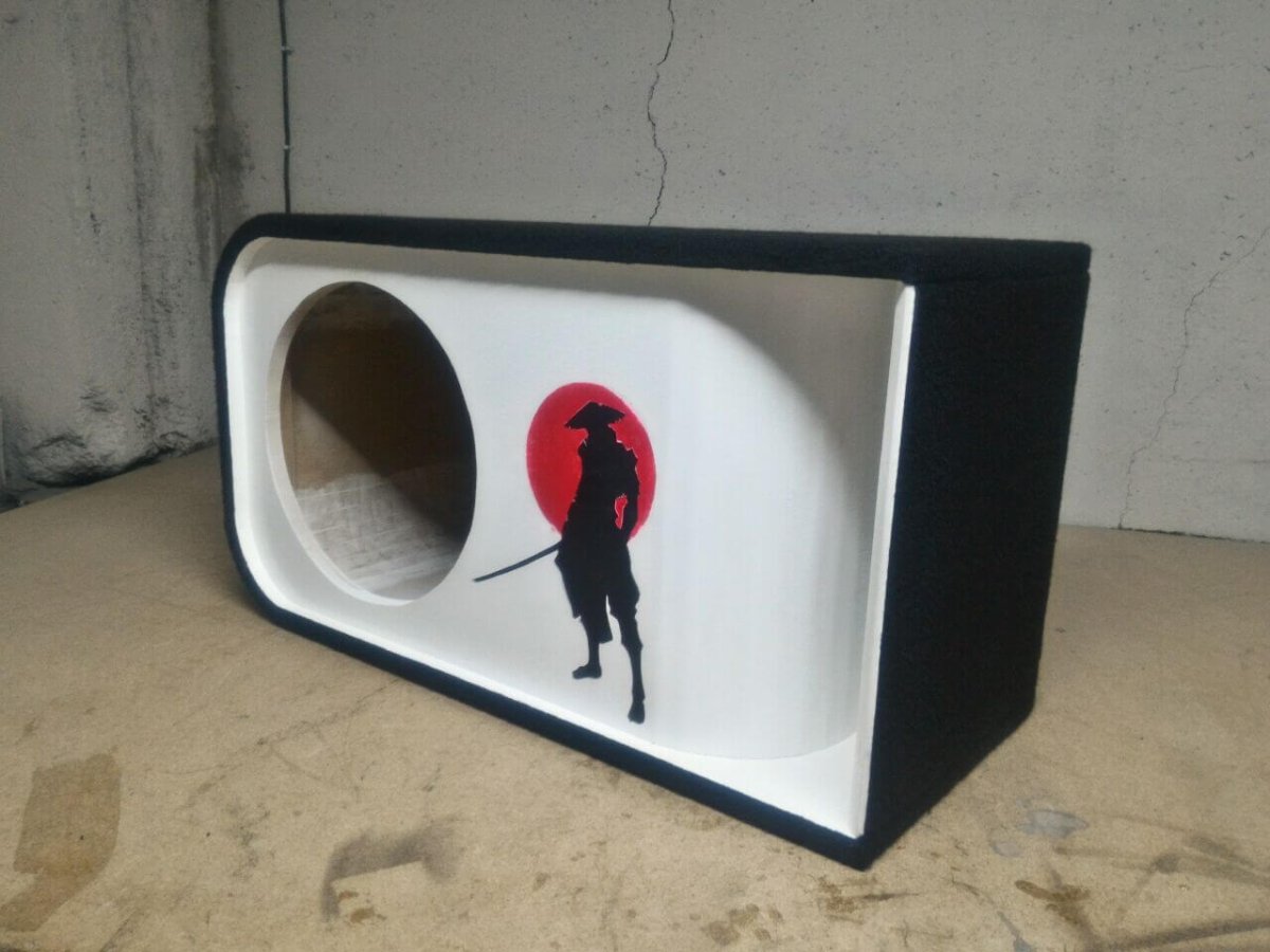 Красивый короб для сабвуфера