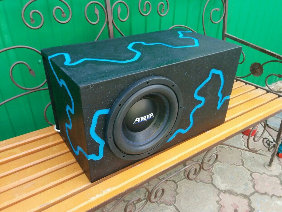 Виниловые наклейки на сабвуфер