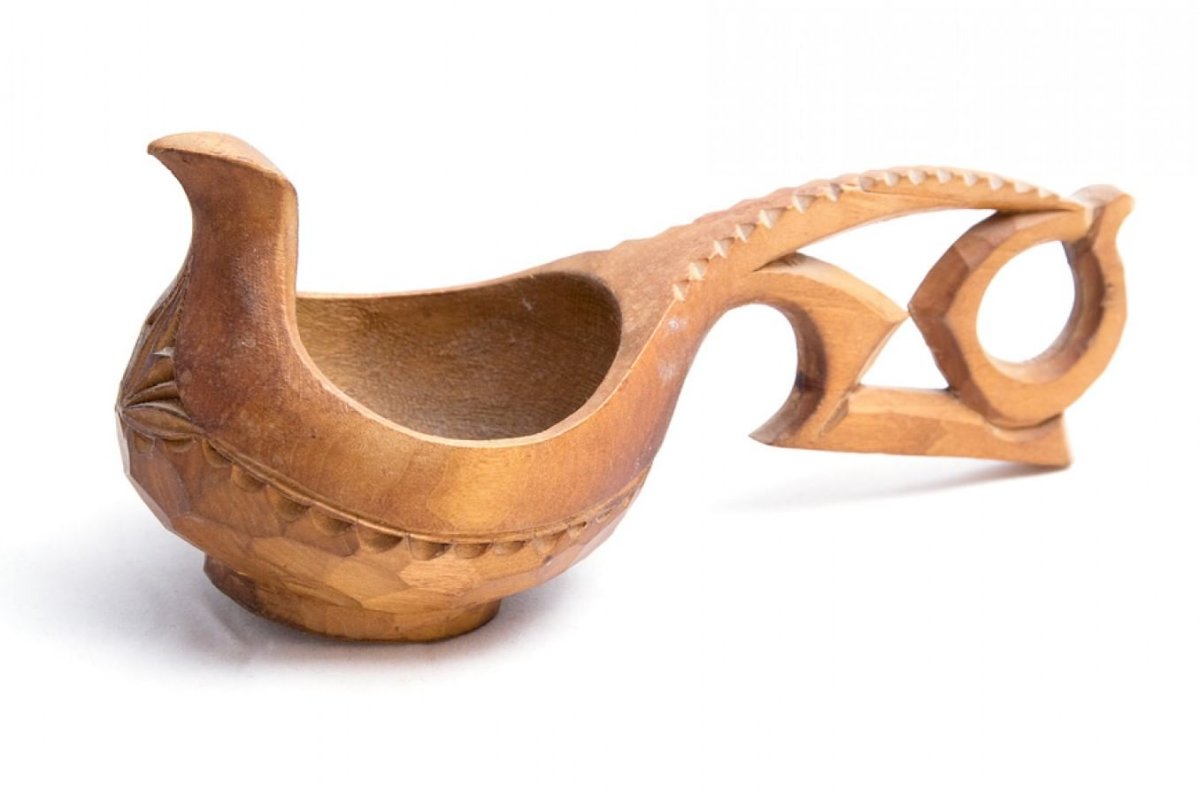 Ковш деревянный резной