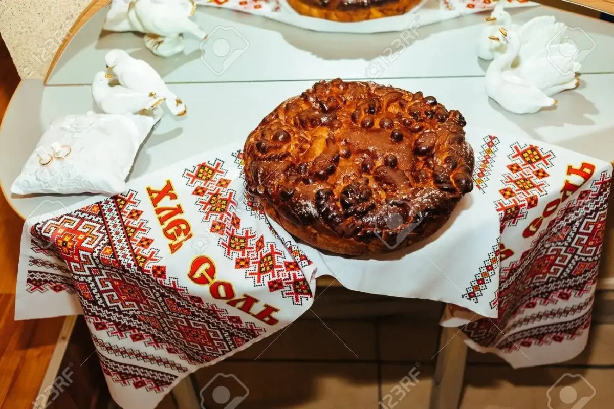 Каравай хлеба на рушнике