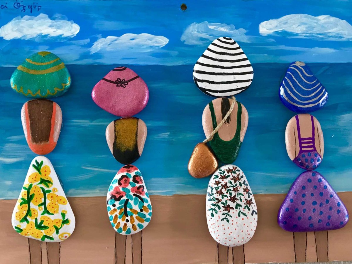 Картины из раскрашенных камней