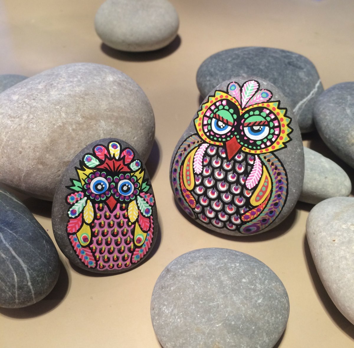 Смайлик из камешек