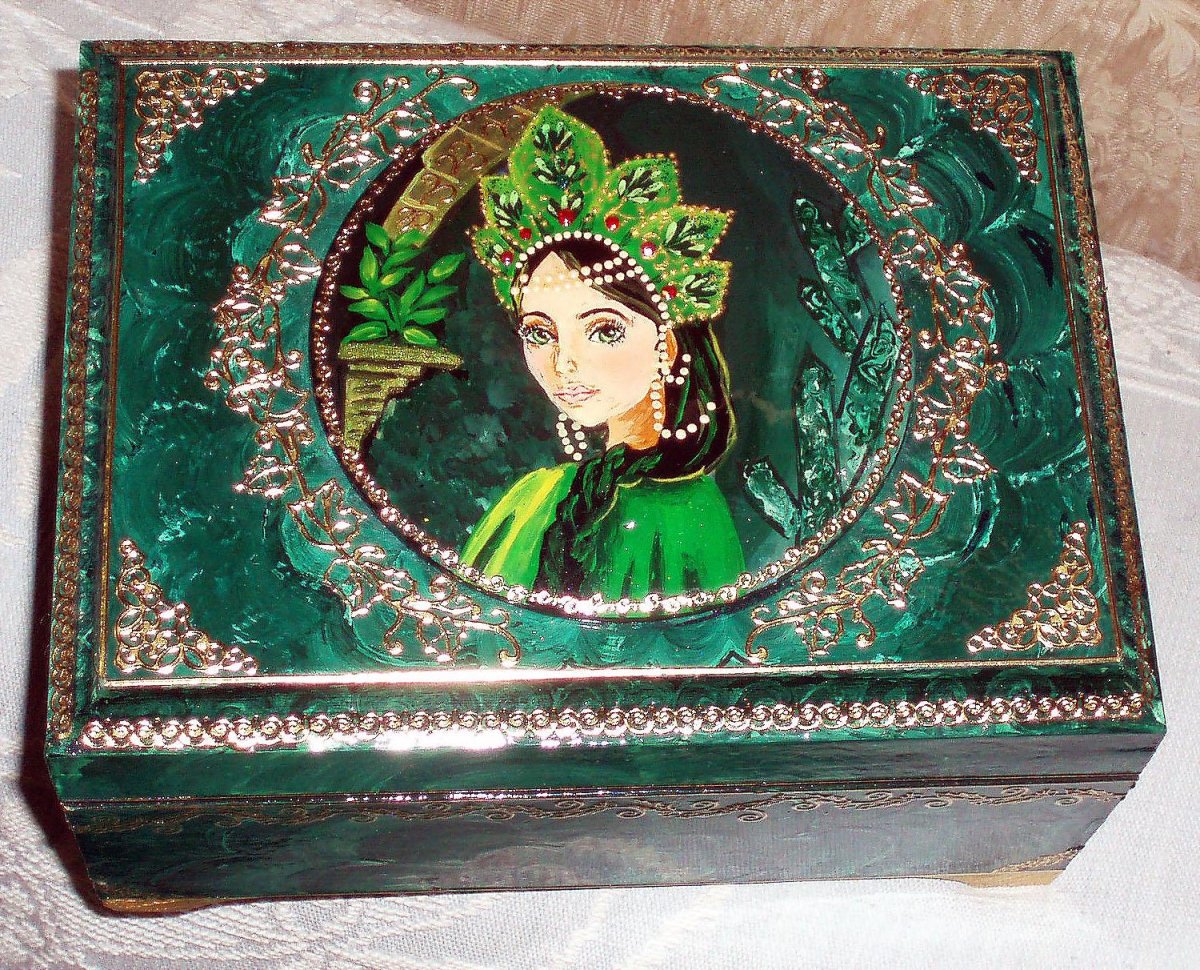 Каменный цветок медной горы хозяйка Малахитовая шкатулка