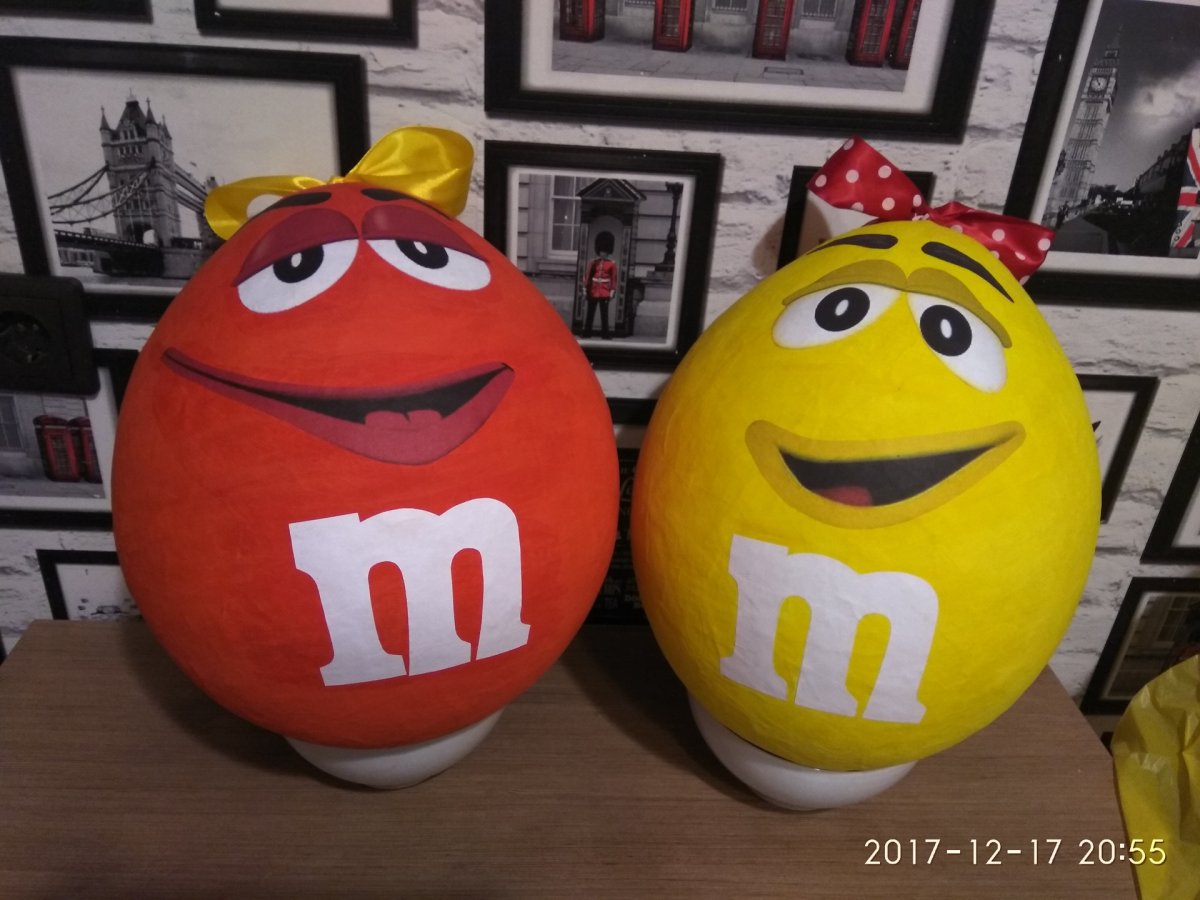 Большое яйцо с подарками