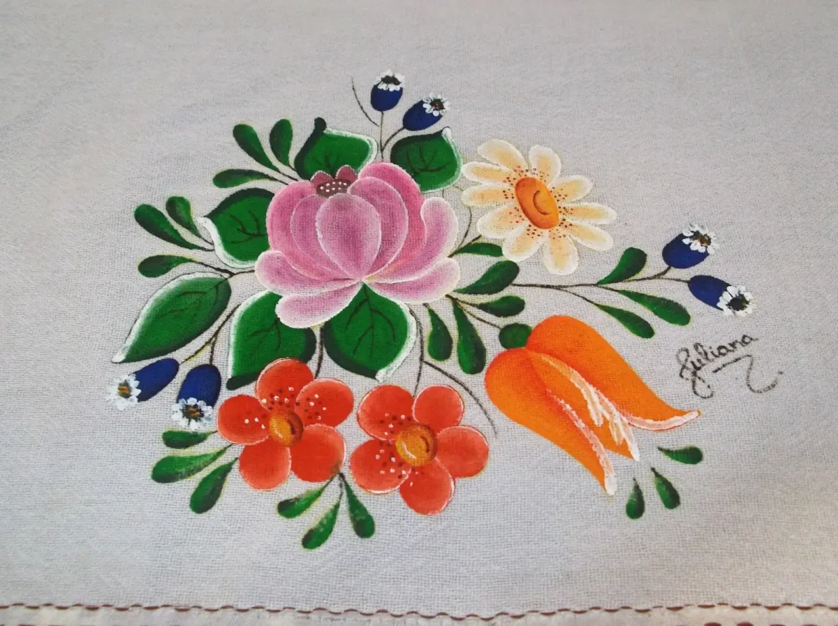 Керамическая тарелка с фруктами