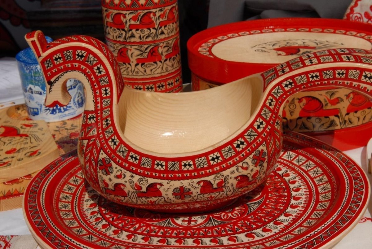 Мезенская и Петриковская роспись по дереву