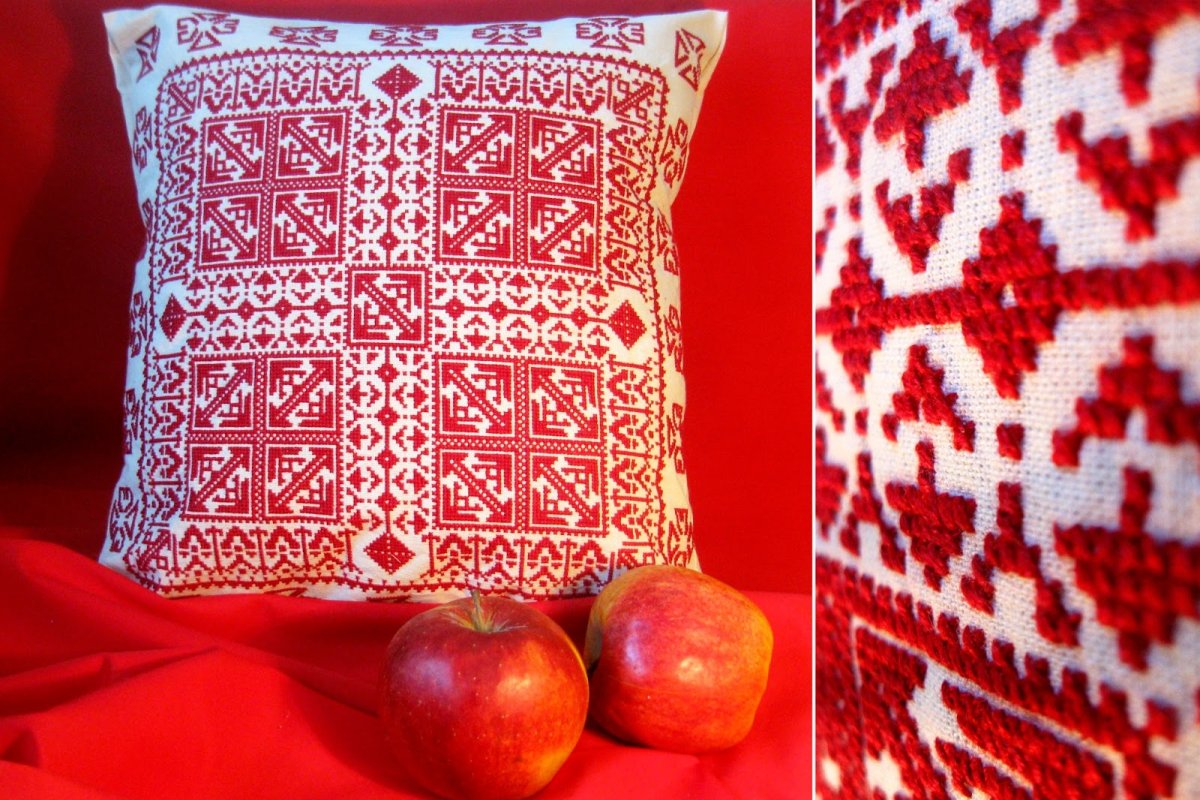 Пермогорская роспись сундук