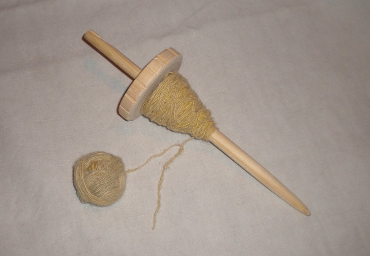 Скручивание нити на веретене