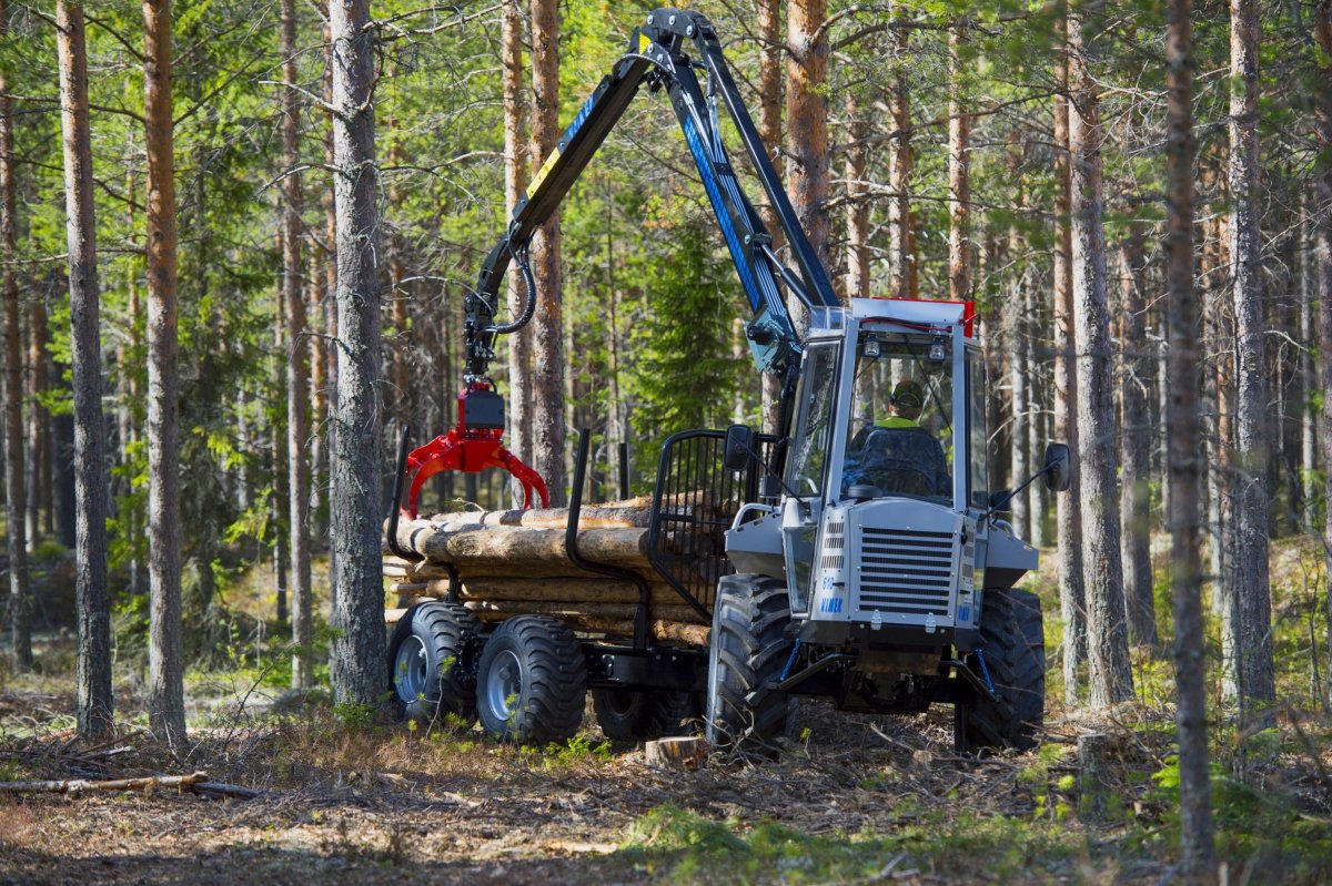 Лесозаготовительная техника форвардер и харвестер