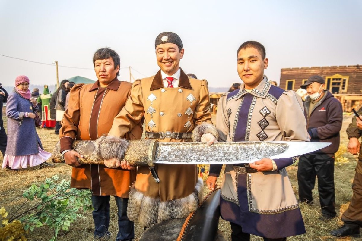 Шнуровидный Якутский орнамент