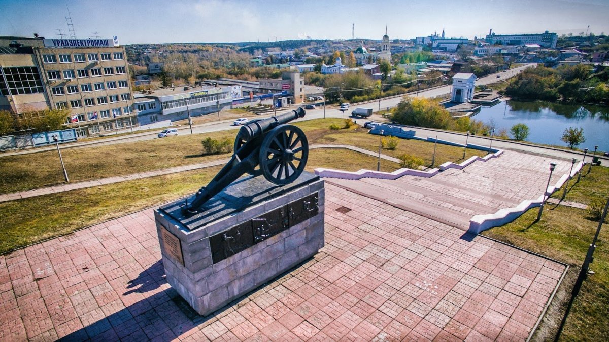 Памятник пушка Каменск-Уральский