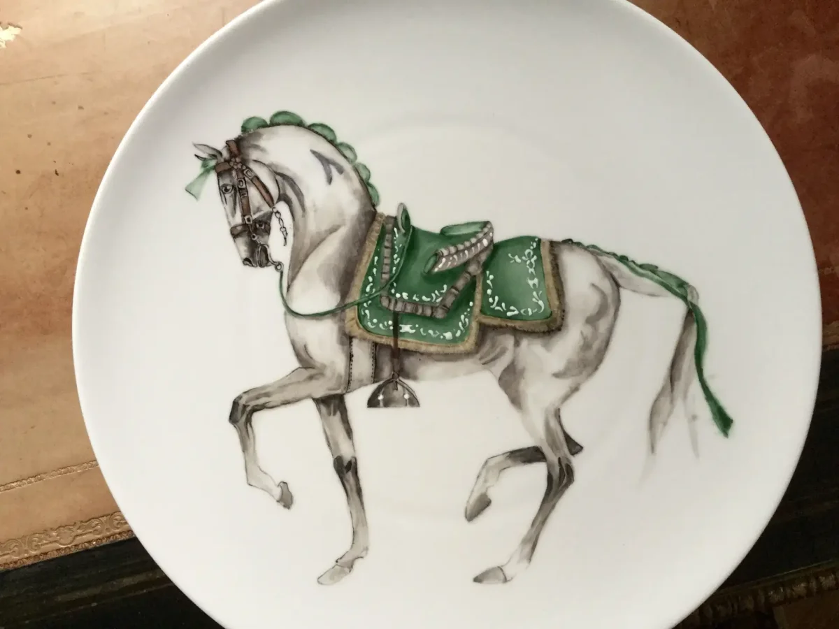 Тарелка с лошадью